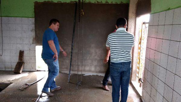 Secretária de saúde Bruna Lara solicita reforma do matadouro - Imagem 4