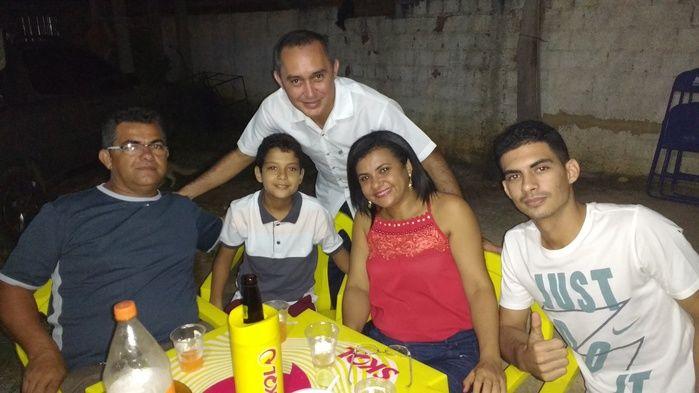 Márcia Silveira e seu esposo Edson junto com seus filhos (Crédito: Edilene Lima)