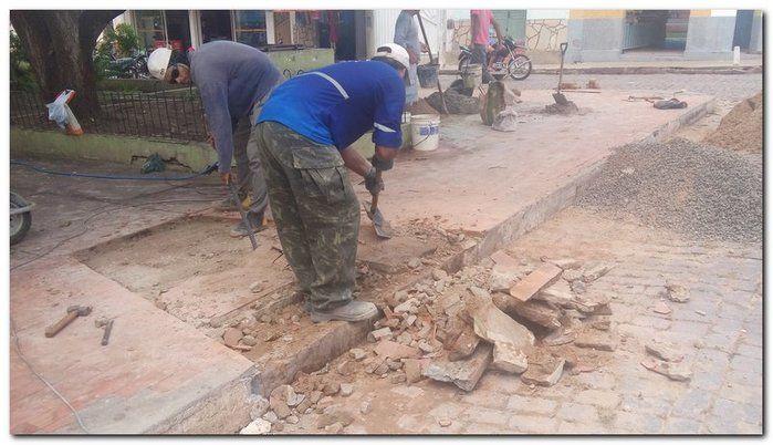 Prefeitura de Inhuma reforma a Praça João de Deus - Imagem 4