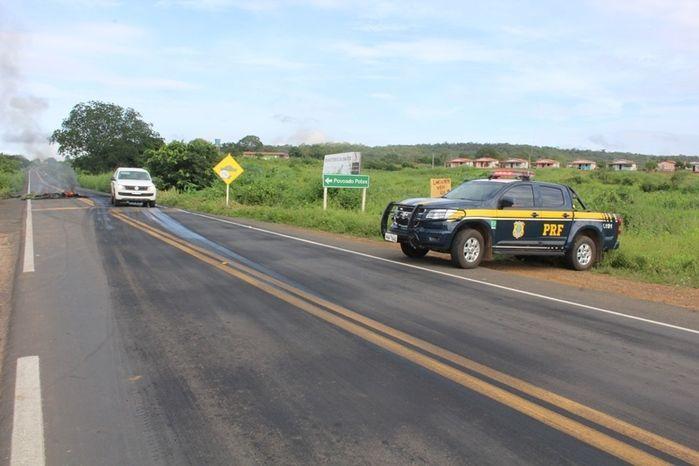 Manifestantes Bloqueiam BR 230, na Altura da Comunidade dos Potes - Imagem 5