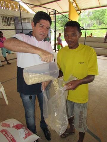 Agricultores do Brejo da Fortaleza Recebem Sementes de Feijão - Imagem 20