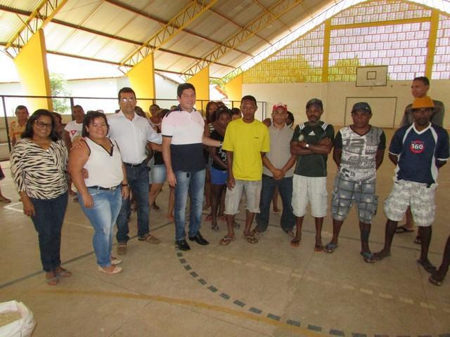 Agricultores do Brejo da Fortaleza Recebem Sementes de Feijão - Imagem 9