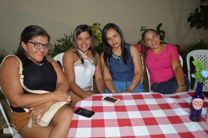 Amigas realizam aniversário surpresa para Secretária da SEMTAS. - Imagem 8