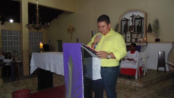 Fieis participam de missa pelo aniversário da cidade  - Imagem 11