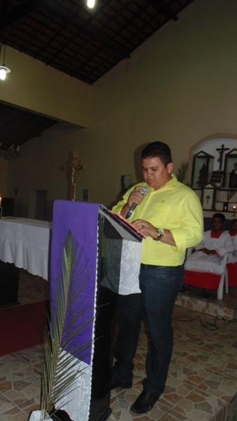 Fieis participam de missa pelo aniversário da cidade  - Imagem 12