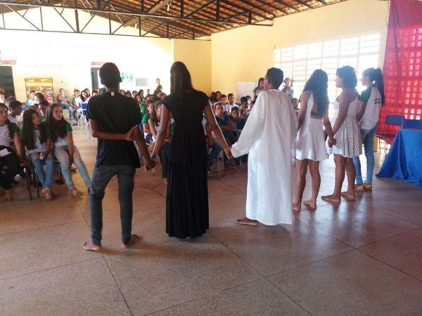 Alunos participam de palestra sobre semana santa  - Imagem 19