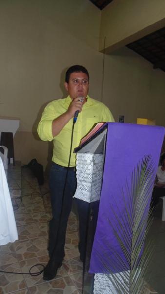 Fieis participam de missa pelo aniversário da cidade  - Imagem 18