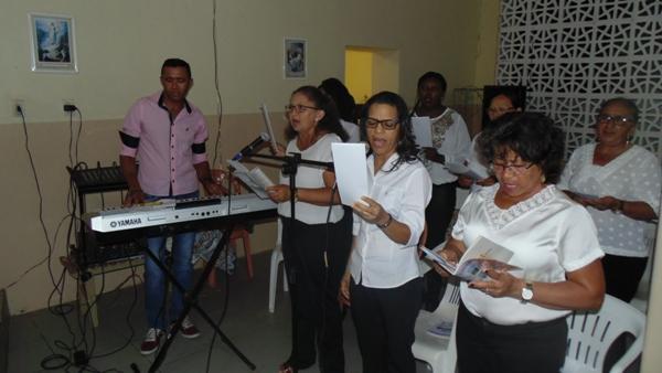 Fieis participam de missa pelo aniversário da cidade  - Imagem 8