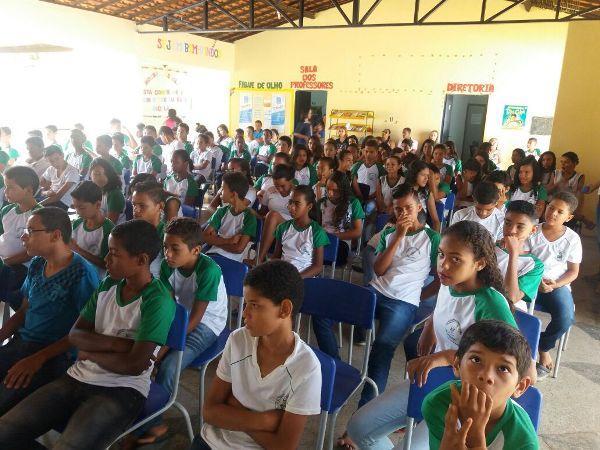 Alunos participam de palestra sobre semana santa  - Imagem 13