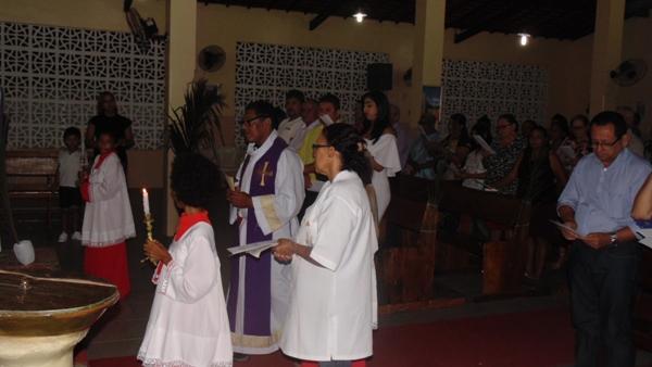Fieis participam de missa pelo aniversário da cidade  - Imagem 4