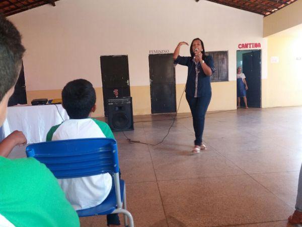 Alunos participam de palestra sobre semana santa  - Imagem 20