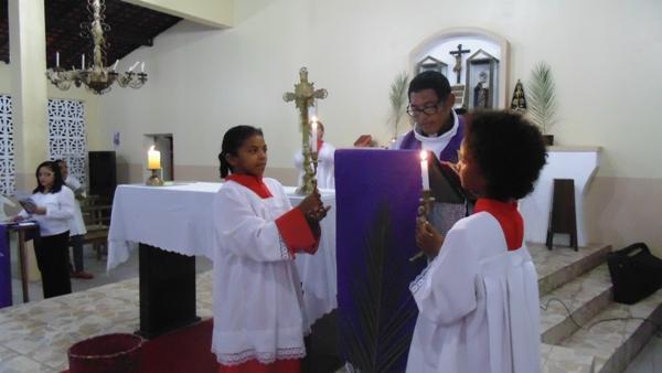 Fieis participam de missa pelo aniversário da cidade  - Imagem 14