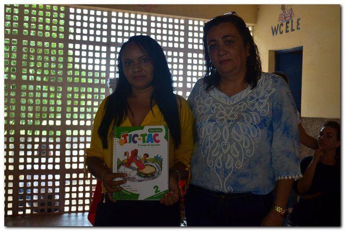 Secretaria Municipal de Educação entrega livros didáticos  - Imagem 14