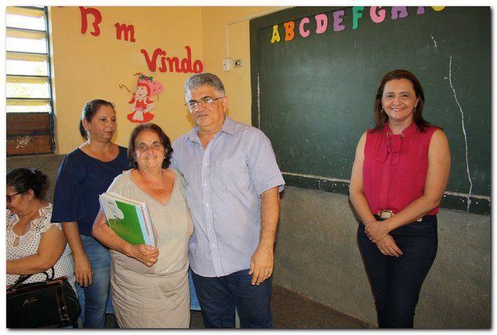 Secretaria de Educação entrega livros para professores - Imagem 9