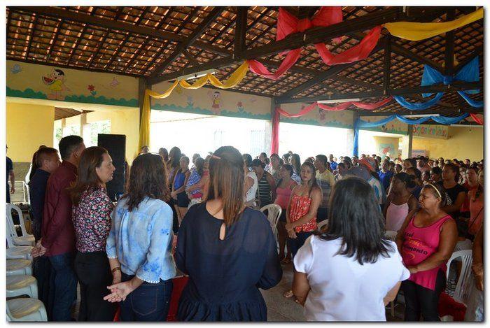 Secretaria Municipal de Educação entrega livros didáticos  - Imagem 6