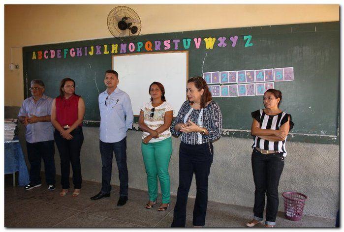 Secretaria de Educação entrega livros para professores - Imagem 7