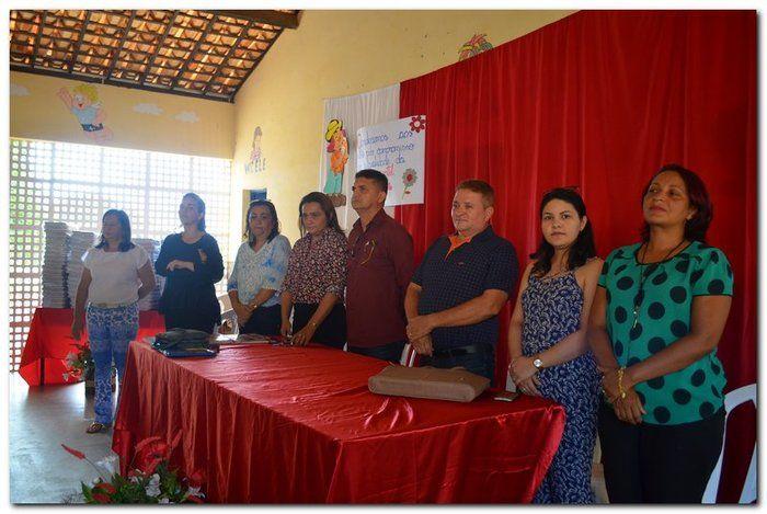 Secretaria Municipal de Educação entrega livros didáticos  - Imagem 4