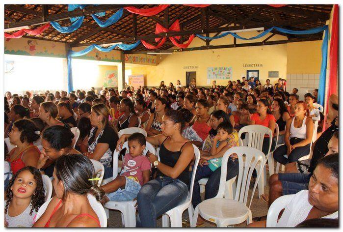 Secretaria Municipal de Educação entrega livros didáticos  - Imagem 30