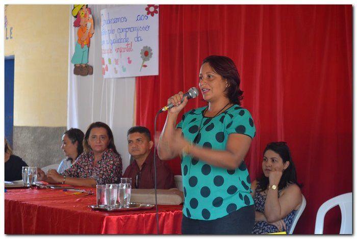 Secretaria Municipal de Educação entrega livros didáticos  - Imagem 9