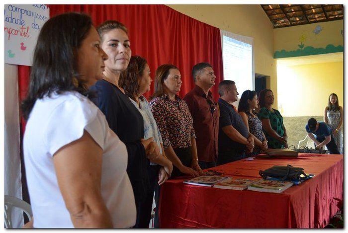 Secretaria Municipal de Educação entrega livros didáticos  - Imagem 5