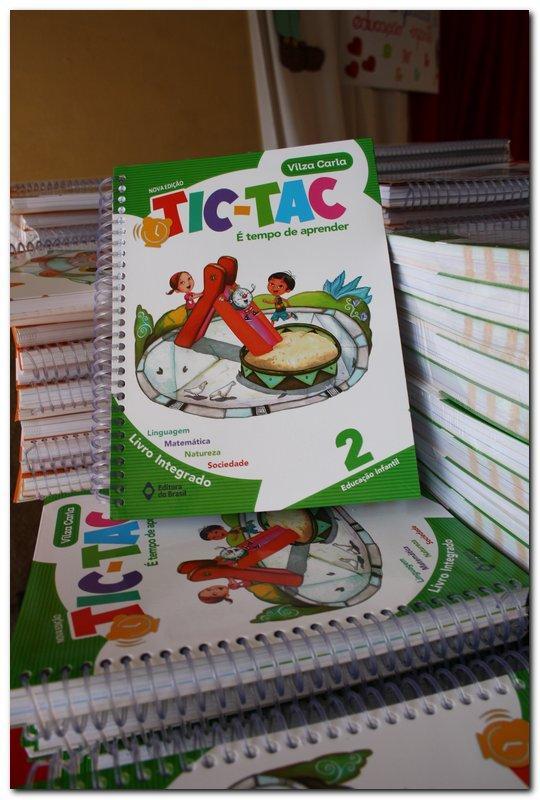 Secretaria Municipal de Educação entrega livros didáticos  - Imagem 29