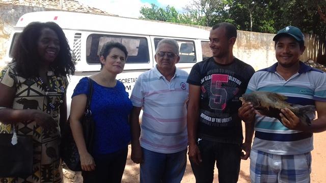 Dom Expedito Lopes faz a entrega de peixes para a população - Imagem 5