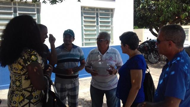 Dom Expedito Lopes faz a entrega de peixes para a população - Imagem 3