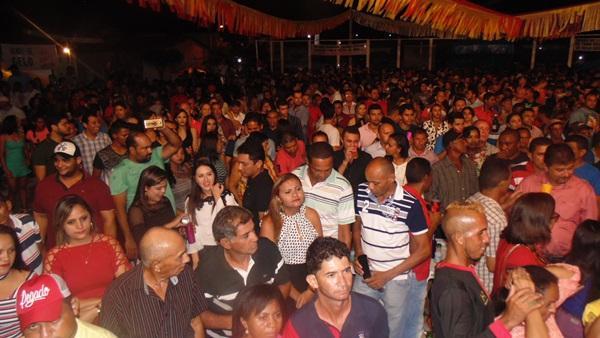 Show com Vicente Nery encerra programação de aniversário da cidade - Imagem 15