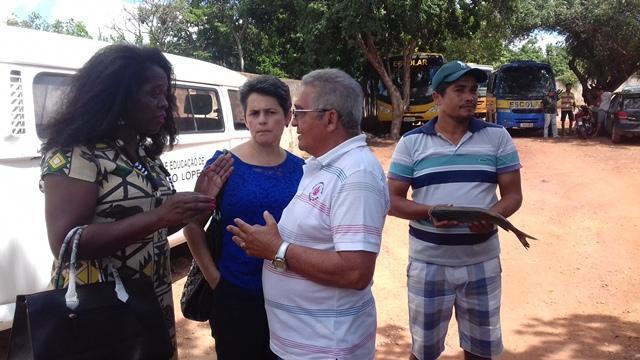 Dom Expedito Lopes faz a entrega de peixes para a população - Imagem 7