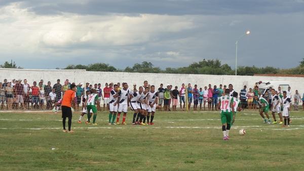 Com dois gols de Zé Flavio Matroá vence o campeonato municipal - Imagem 17