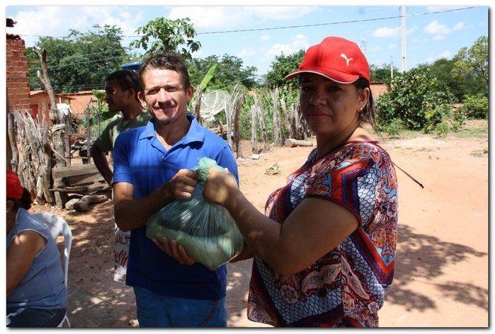 Famílias do Município de Inhuma recebem Cestas com Alimentos - Imagem 26