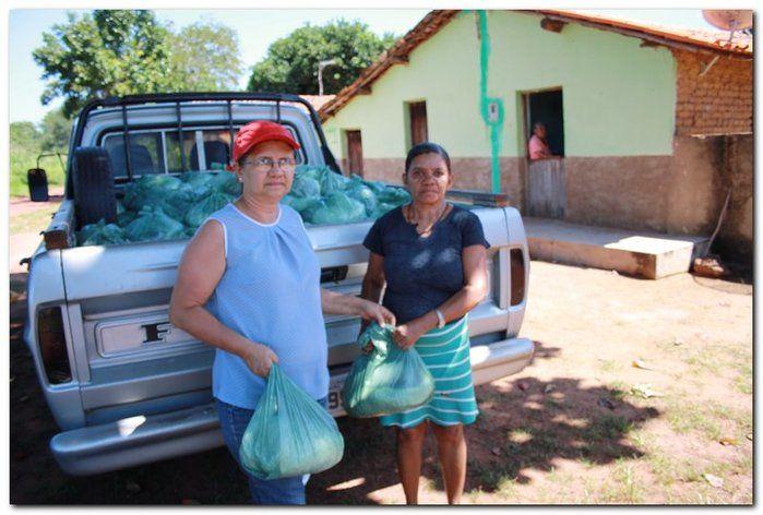 Famílias do Município de Inhuma recebem Cestas com Alimentos - Imagem 6