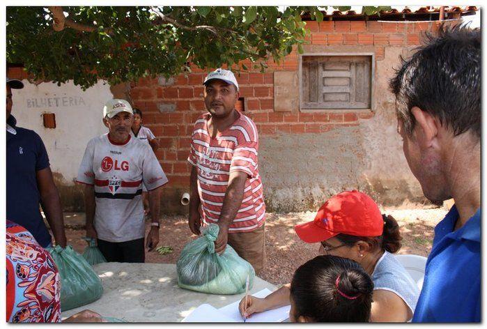 Famílias do Município de Inhuma recebem Cestas com Alimentos - Imagem 24
