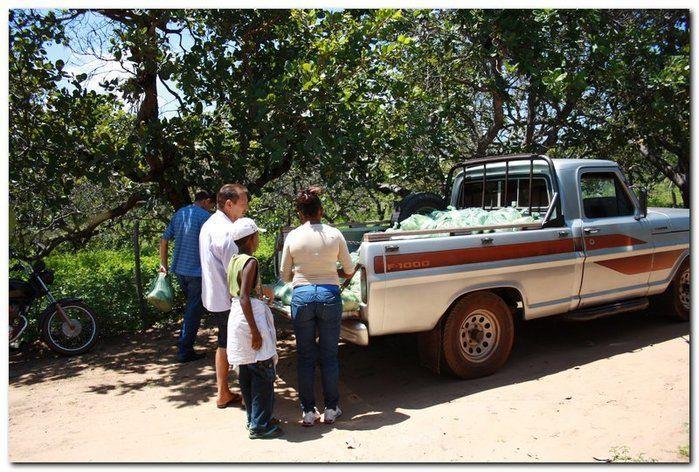 Famílias do Município de Inhuma recebem Cestas com Alimentos - Imagem 8