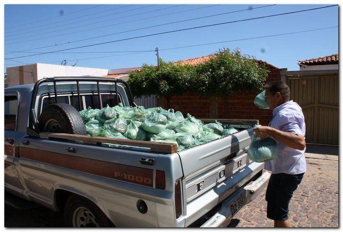 Famílias do Município de Inhuma recebem Cestas com Alimentos - Imagem 3