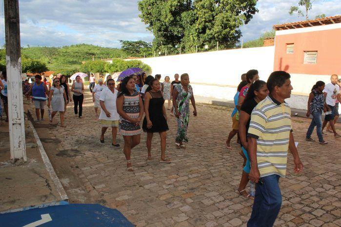 Procissão leva fiéis às ruas de Francinópolis - Imagem 39