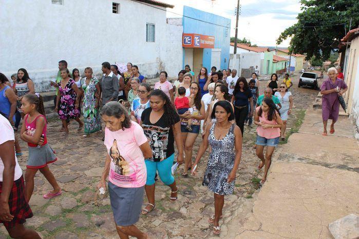 Procissão leva fiéis às ruas de Francinópolis - Imagem 58
