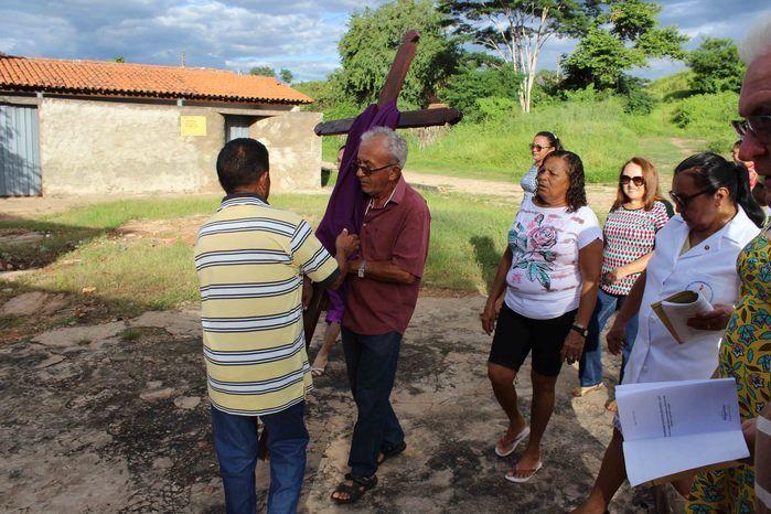 Procissão leva fiéis às ruas de Francinópolis - Imagem 23