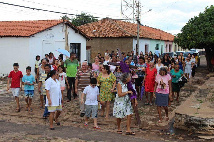 Procissão leva fiéis às ruas de Francinópolis - Imagem 53