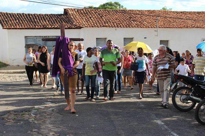 Procissão leva fiéis às ruas de Francinópolis - Imagem 12