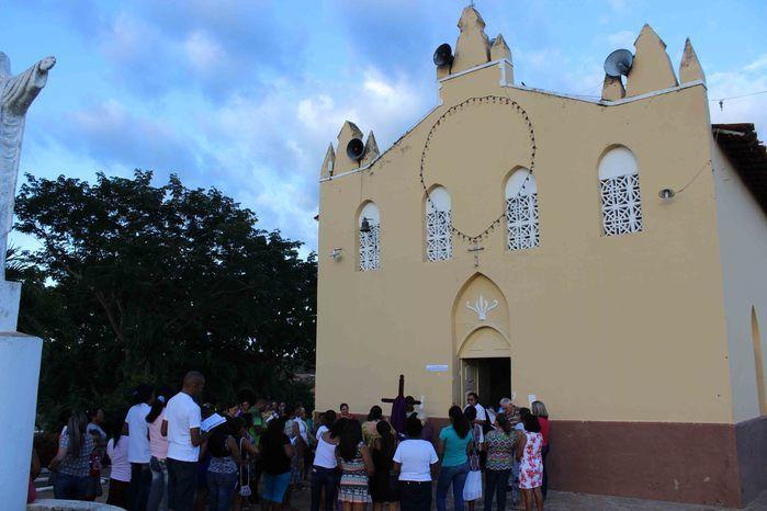 Procissão leva fiéis às ruas de Francinópolis - Imagem 78