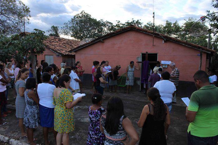 Procissão leva fiéis às ruas de Francinópolis - Imagem 74