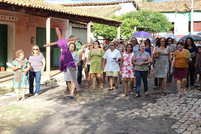 Procissão leva fiéis às ruas de Francinópolis - Imagem 17