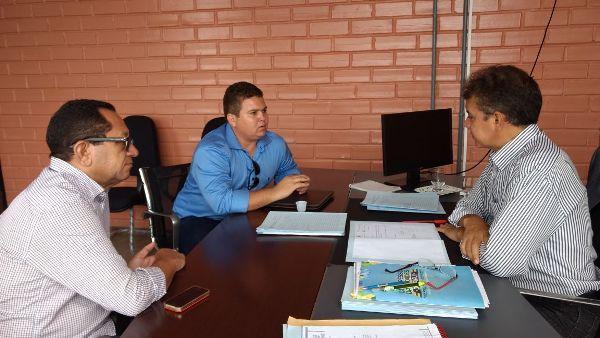 Prefeito busca melhorias para o estádio de futebol Romão Farias - Imagem 1