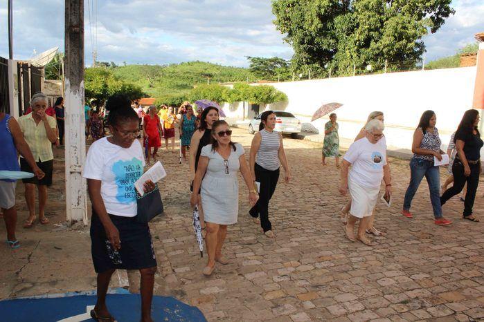 Procissão leva fiéis às ruas de Francinópolis - Imagem 41