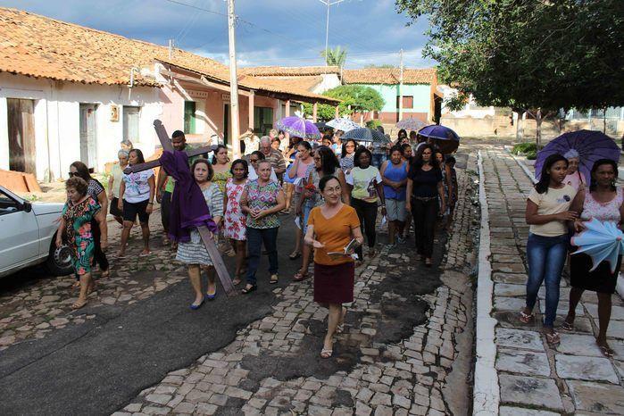 Procissão leva fiéis às ruas de Francinópolis - Imagem 19