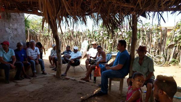 Prefeito participa de reunião com moradores de assentamento - Imagem 2