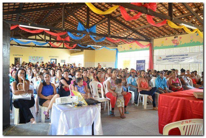 Secretaria Municipal de Educação entrega livros didáticos  - Imagem 1