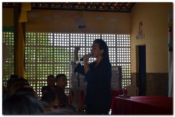 Secretaria Municipal de Educação entrega livros didáticos  - Imagem 13