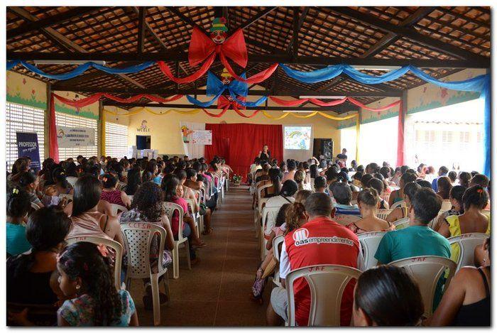 Secretaria Municipal de Educação entrega livros didáticos  - Imagem 14